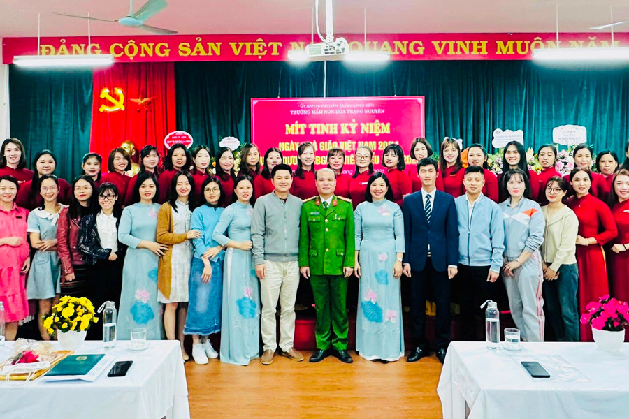 Trường Mầm non Hoa Trạng Nguyên (Long Biên, Hà Nội): Long trọng tổ chức buổi lễ “Mít tinh kỷ niệm chào mừng 41 năm ngày Nhà giáo Việt Nam 20/11”