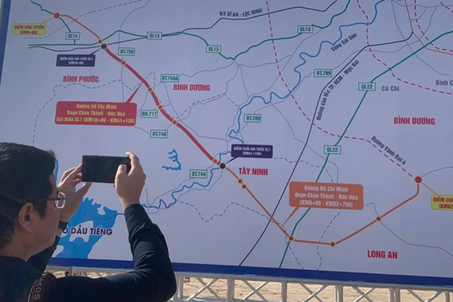 Khởi động lại dự án đường Hồ Chí Minh qua ba tỉnh sau 12 năm dừng thi công