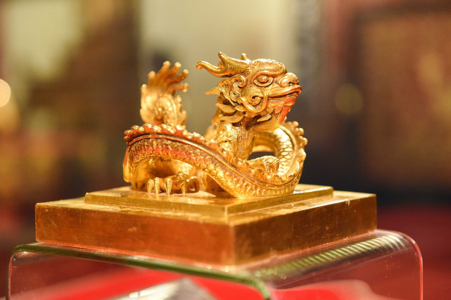 Cận cảnh ấn vàng 'Hoàng đế chi bảo' trưng bày tại bảo tàng tư nhân ở Bắc Ninh