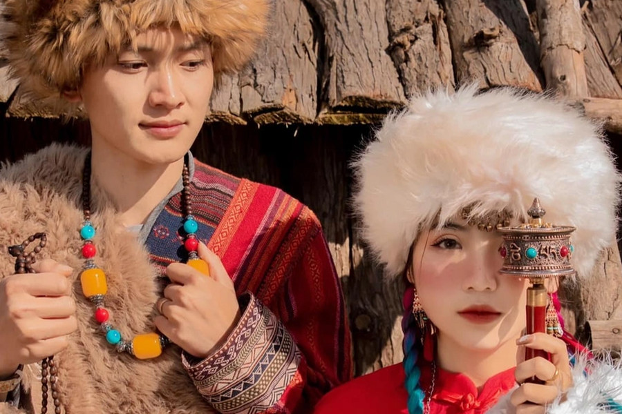 Khách Việt bức xúc vì trang phục ngoại lai Mông Cổ, Tây Tạng tràn ngập Sapa