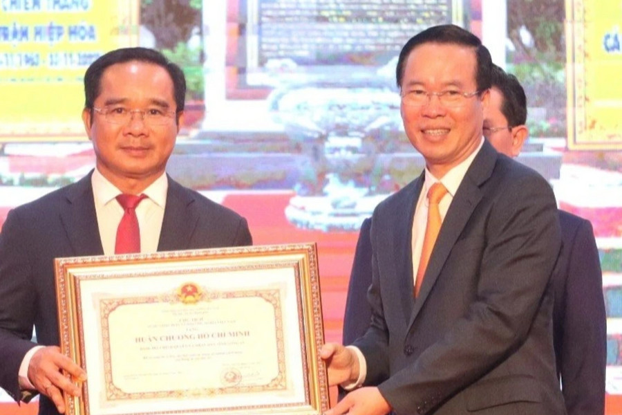 Chủ tịch nước trao Huân chương Hồ Chí Minh cho tỉnh Long An