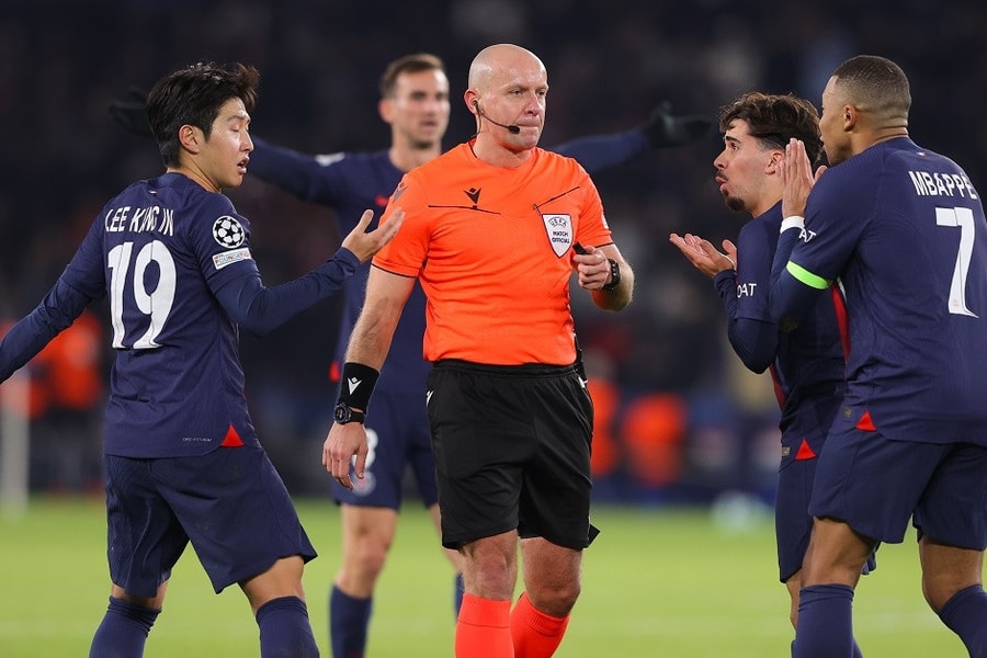 Trọng tài VAR cho PSG quả 11m bị đình chỉ nhiệm vụ ở Cúp C1