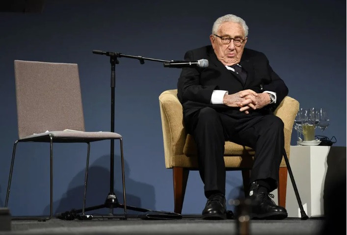 Cuộc đời của ‘đại thụ’ ngoại giao Henry Kissinger