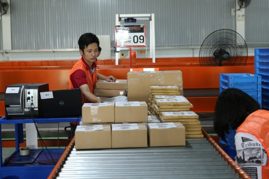 Doanh thu dịch vụ bưu chính Việt Nam chủ yếu là vận chuyển gói, kiện