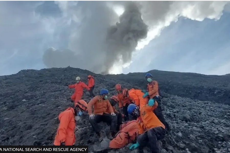 Núi lửa phun trào ở Indonesia, 22 người thiệt mạng