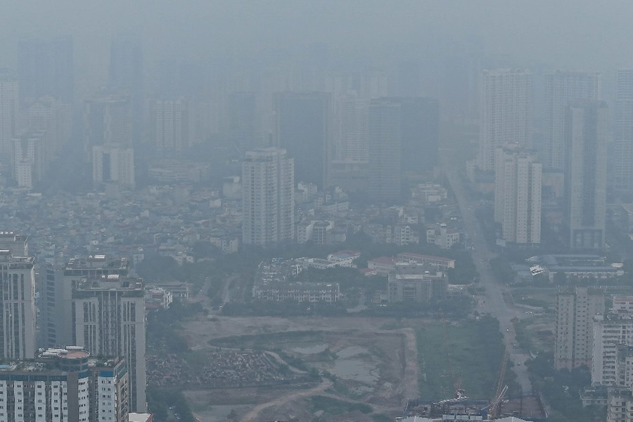 Trời Hà Nội mù mịt trong ngày ô nhiễm không khí ở tốp đầu thế giới