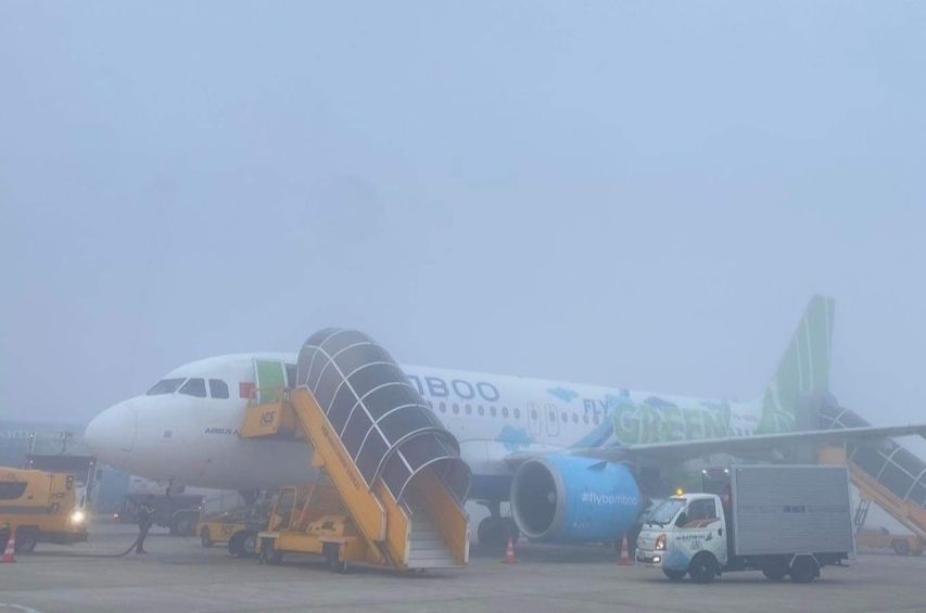 Mây mù liên tục 'bủa vây' sân bay Nội Bài