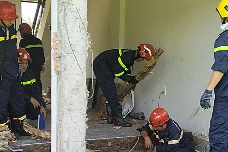 Vụ sập nhà ở TPHCM: Nạn nhân mắc kẹt đã tử vong