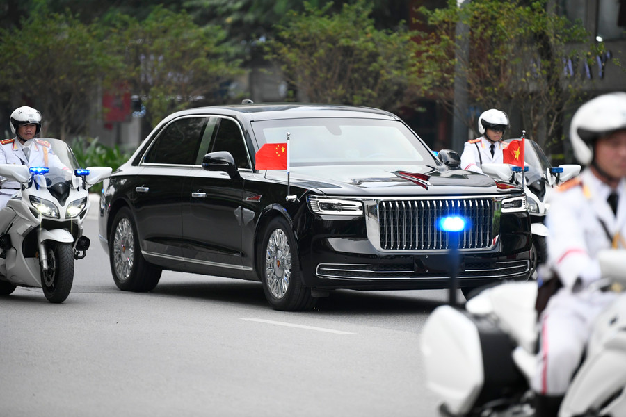 Đoàn xe hộ tống Tổng Bí thư, Chủ tịch Trung Quốc Tập Cận Bình trên đường phố Hà Nội sáng nay