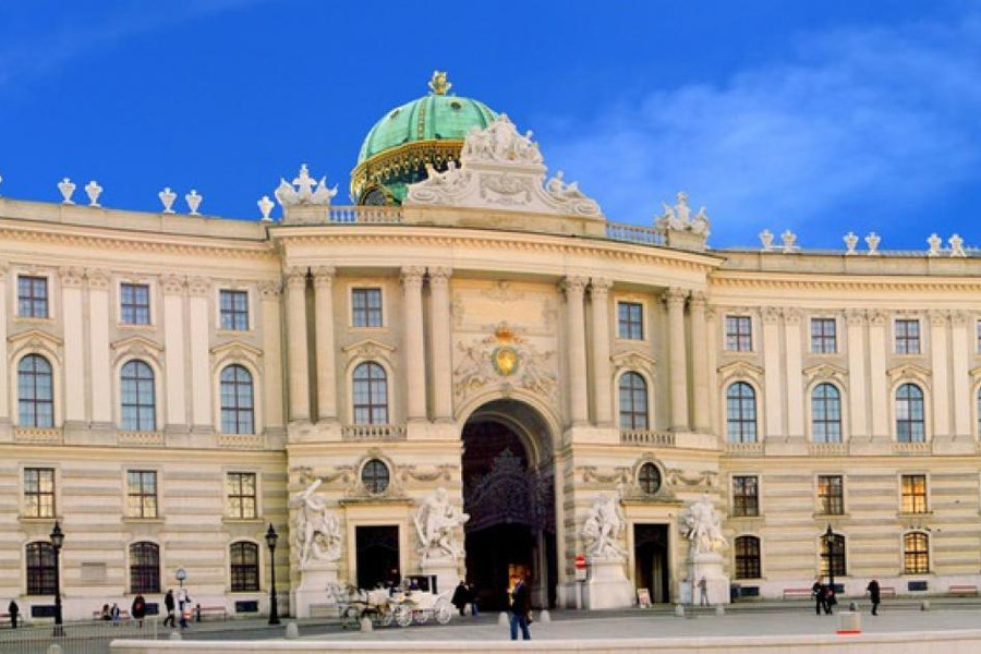Thăm cung điện của hoàng hậu đẹp nhất châu Âu, dạo vườn hoàng gia miễn phí ở Áo
