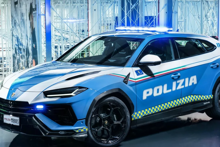Siêu SUV Lamborghini Urus gia nhập đội xe đặc biệt của cảnh sát Italy