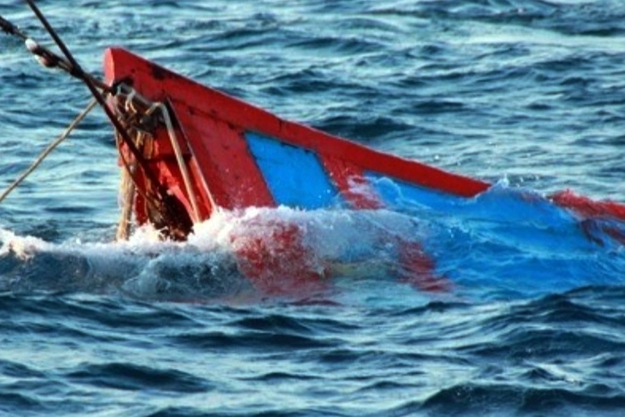 Chìm tàu câu cá ngừ đại dương, 5 ngư dân Phú Yên mất tích