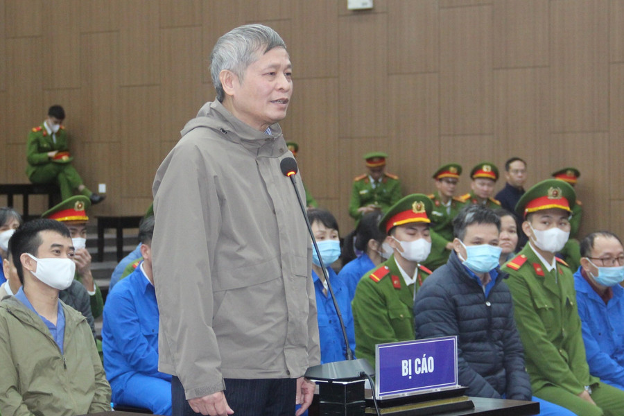 Cựu Thứ trưởng KH&CN khai nhận quà của Việt Á vì nghĩ là 'cành đào Tết'