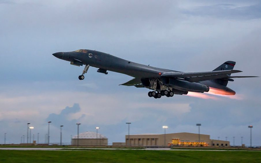 Mỹ: Máy bay ném bom tầm xa rơi khi đang huấn luyện