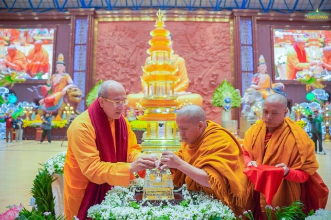 'Xá lợi tóc Phật' ở chùa Ba Vàng: Nếu trục lợi, luật pháp phải xử nghiêm