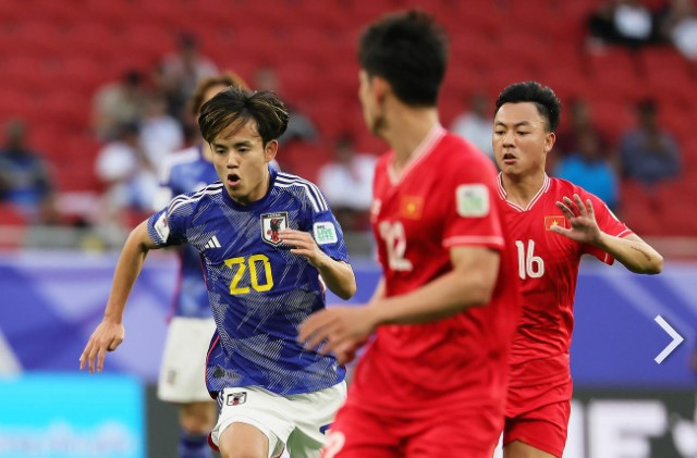 Tiền vệ tuyển Nhật Bản cảm thấy choáng ngợp vì tuyển Việt Nam