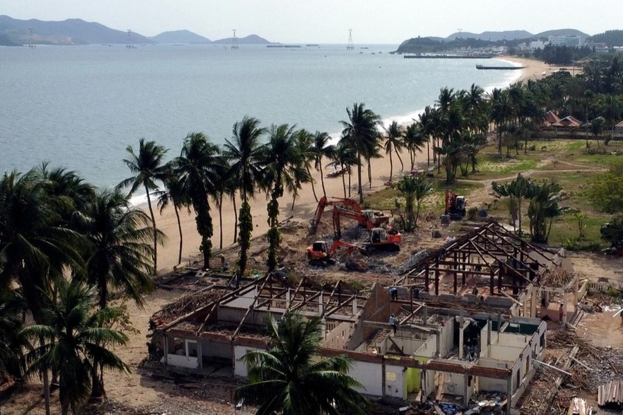 Phá dỡ cụm công trình cuối cùng ở dự án chắn biển Nha Trang