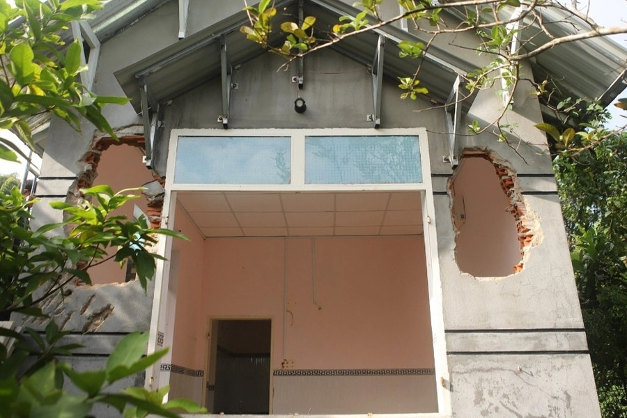 Phá dỡ nhà xây trái phép của nguyên Giám đốc Sở ở Bình Định