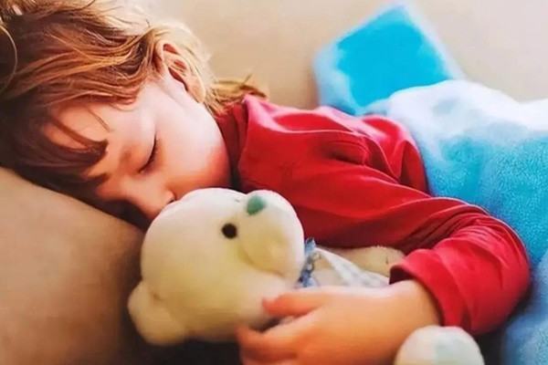 Nghiên cứu tâm lý phát hiện: Những đứa trẻ thông minh thường ngủ tư thế này ngay từ nhỏ