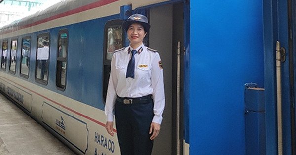 Hơn 20 năm làm nghề, nữ tiếp viên kể chuyện khó quên trên chuyến tàu Bắc - Nam