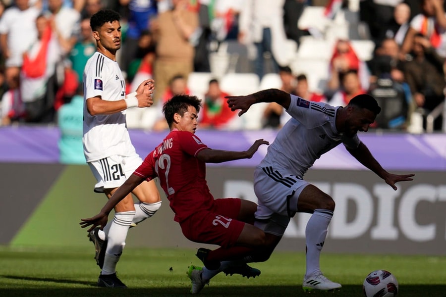 Khuất Văn Khang có thể bị treo giò tại vòng loại World Cup