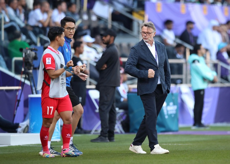 Huấn luyện viên Troussier muốn cầu thủ Việt Nam tự đánh giá màn thể hiện ở Asian Cup