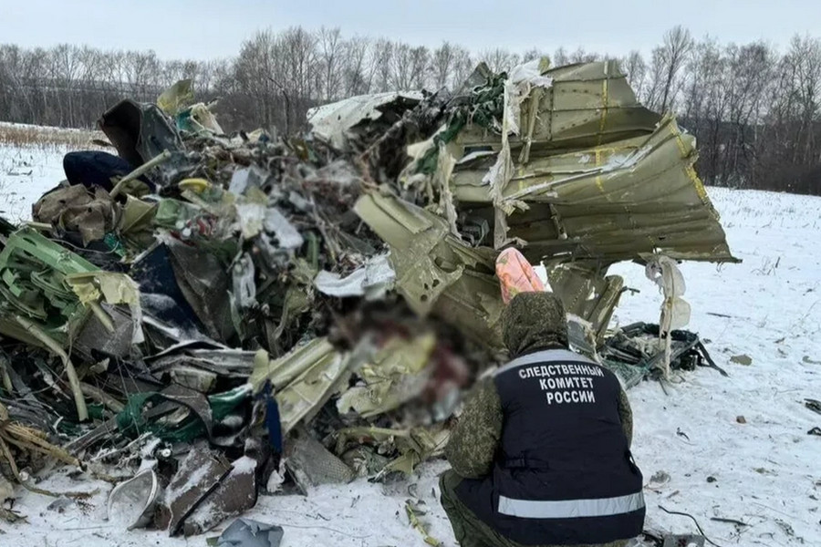 Tìm thấy 2 hộp đen của máy bay "chở tù binh Ukraine" bị bắn rơi tại Nga