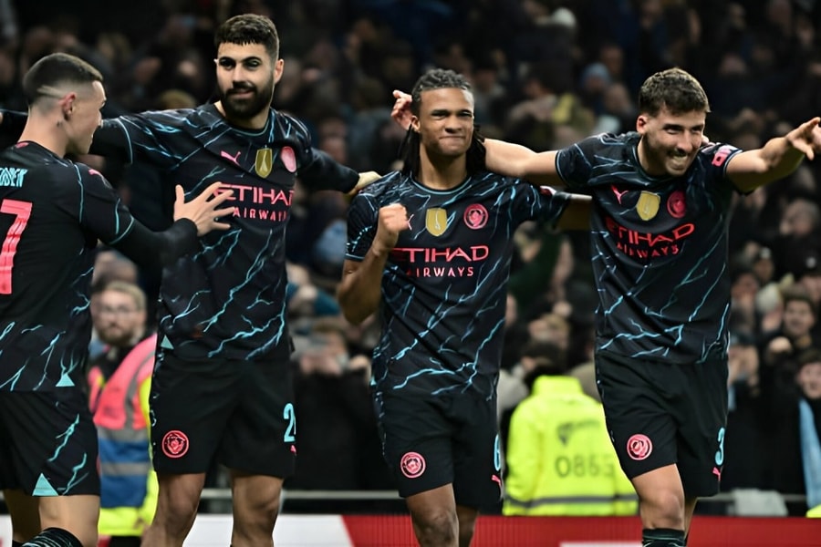 Man City loại Tottenham khỏi FA Cup nhờ bàn thắng muộn