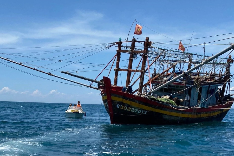Vụ 2 tàu cá Quảng Bình chìm trên biển: Tìm thấy thi thể 1 ngư dân