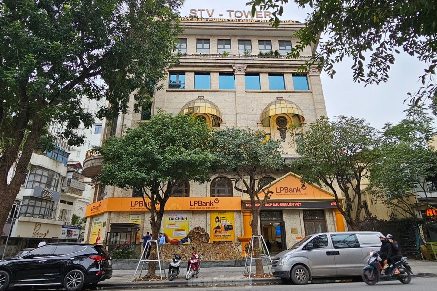 Ngân hàng rao bán khoản nợ liên quan 'đất vàng' trụ sở Tân Hoàng Minh