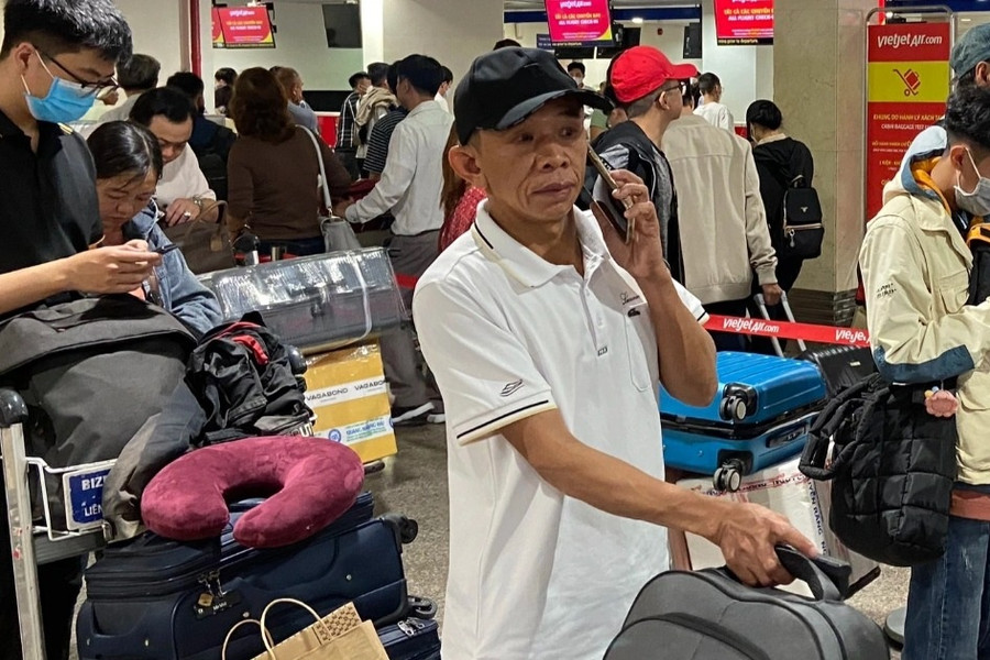 Đến sân bay Tân Sơn Nhất, khách mới 'tá hỏa' bị chậm chuyến tận 6 giờ