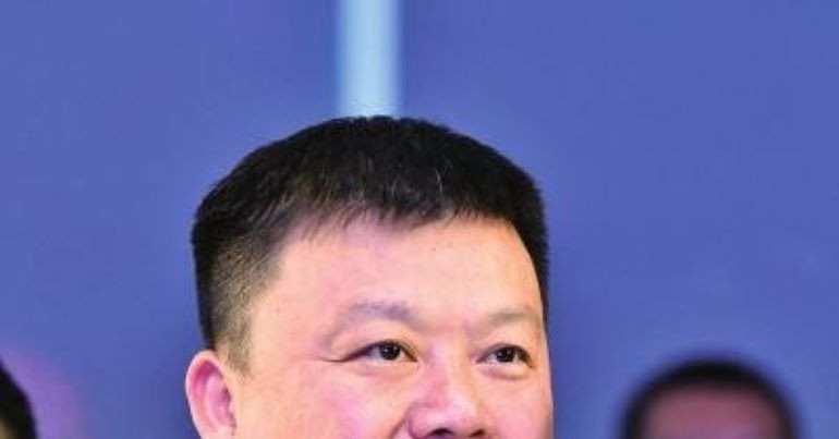 Nối nghiệp cha, cựu cảnh sát Trung Quốc xây dựng đế chế tỷ USD