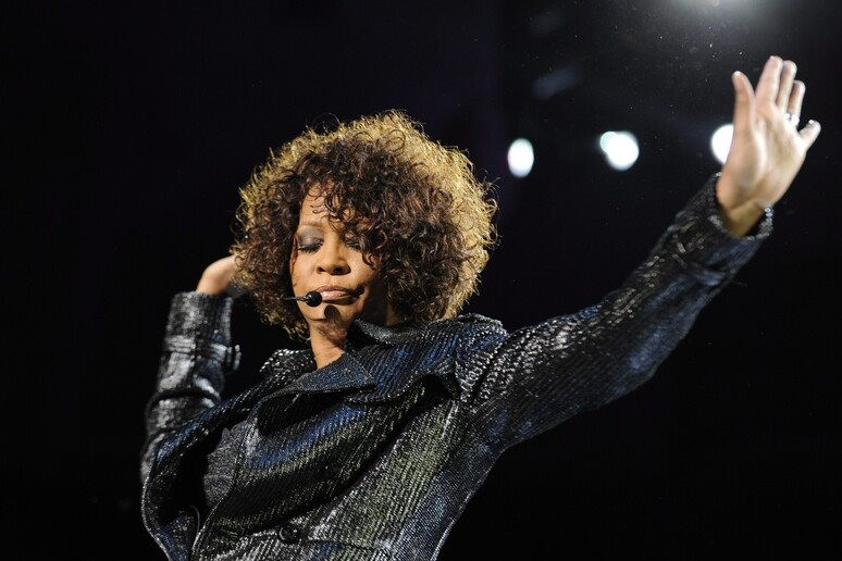 Ngày 11/2 năm xưa: Danh ca Whitney Houston qua đời ở tuổi 48