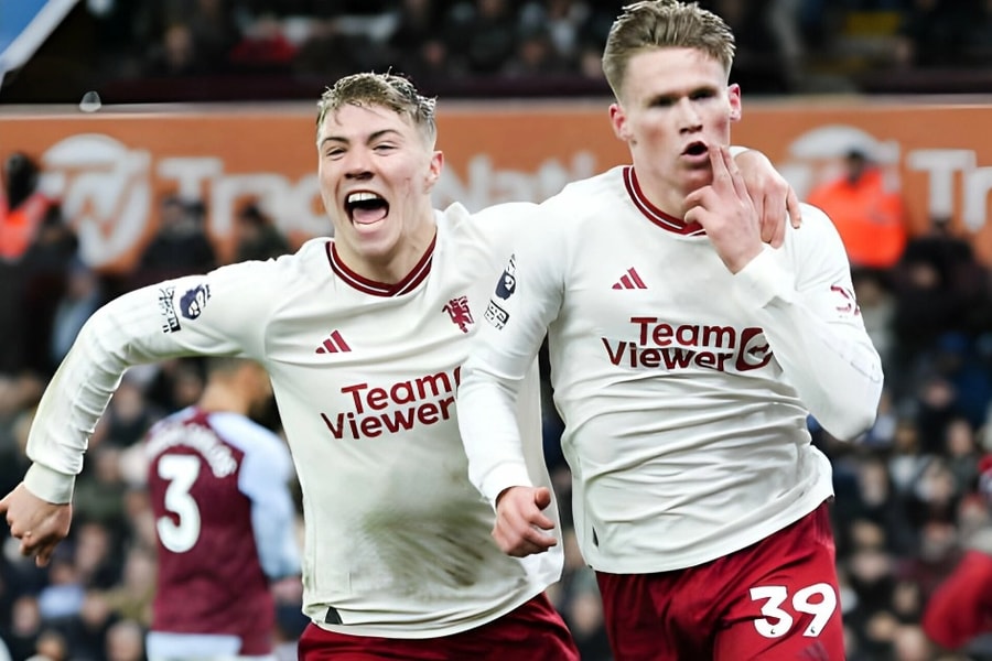 Man Utd thắng Aston Villa, sống lại hy vọng đua top 4