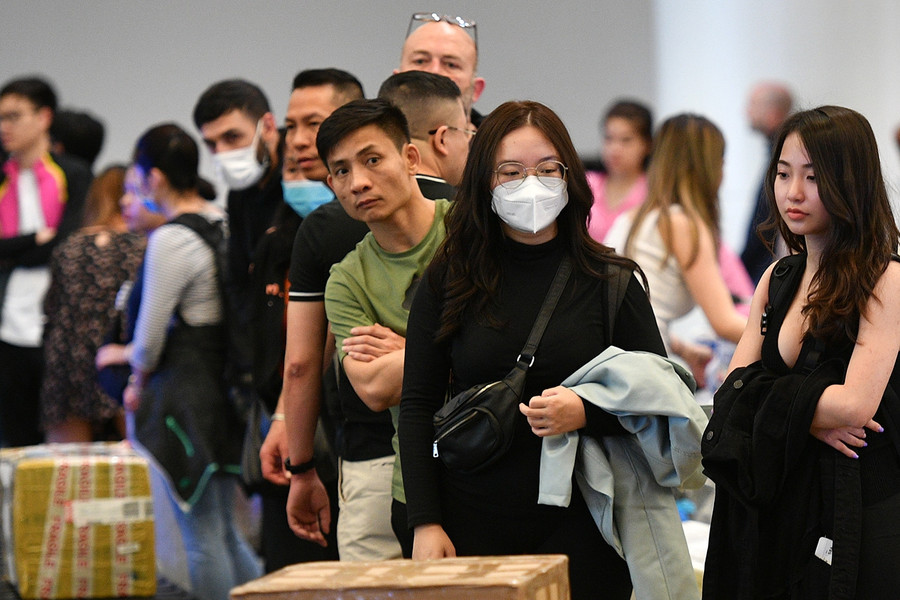 Kỷ lục về lượng khách qua sân bay Tân Sơn Nhất, nhiều chặng bay 'cháy vé'