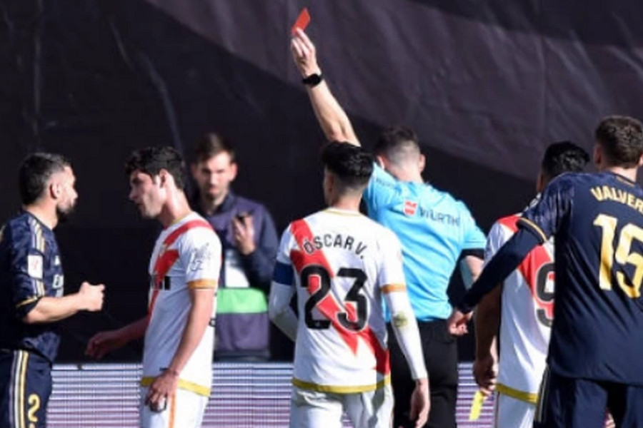 Real Madrid hòa thất vọng trong ngày Carvajal nhận thẻ đỏ