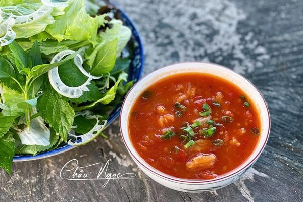 Món ăn chống ngán sau Tết: Sốt cà chua chấm rau sống 'ngon nhức nách'