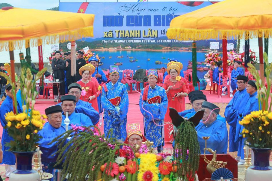 Lễ hội mở cửa biển lần đầu được tổ chức tại xã đảo Thanh Lân