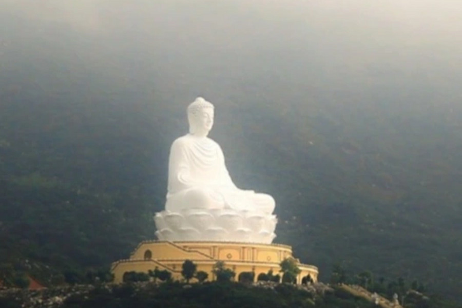Nghìn người đi lễ ở ngôi chùa có tượng Phật ngồi từng cao nhất Đông Nam Á