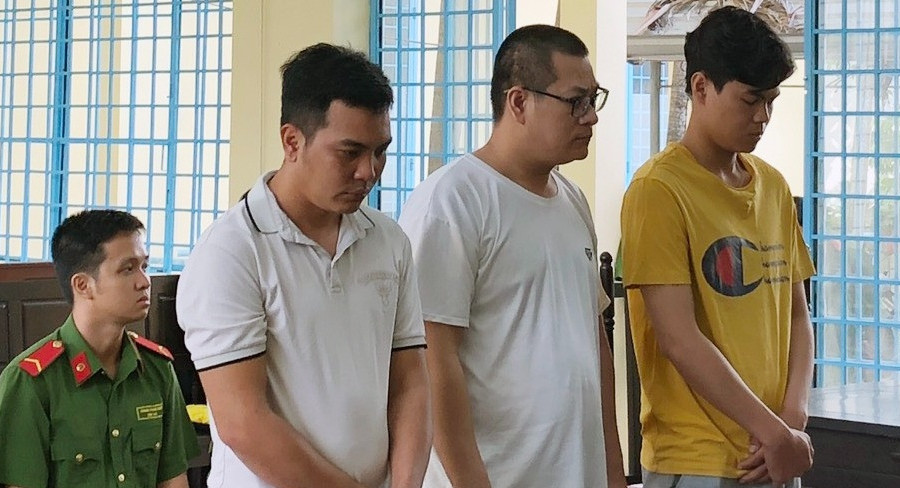 3 cựu cán bộ, chiến sĩ trại tạm giam ở Cần Thơ bị phạt 3 năm tù