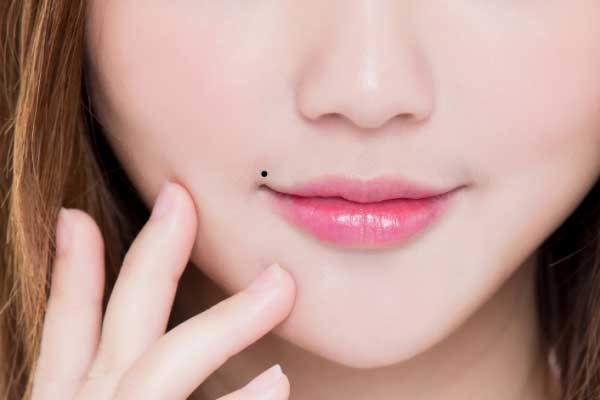 Nốt ruồi trên miệng phụ nữ có ý nghĩa gì, hóa ra chúng tiết lộ rất nhiều điều về tính cách lẫn số mệnh