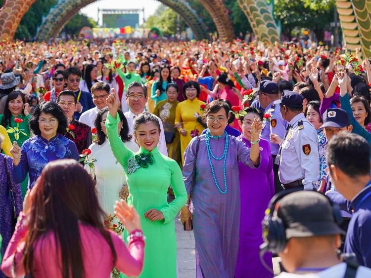 Tháng ba của những trải nghiệm: Du lịch và tà áo dài Việt Nam