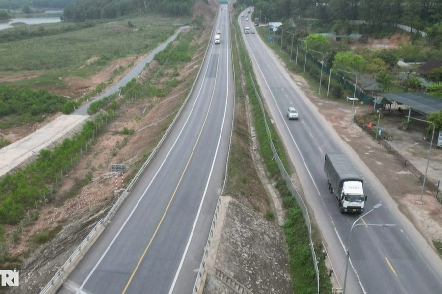 Xem xét cấm xe cỡ lớn đi vào cao tốc Cam Lộ - La Sơn