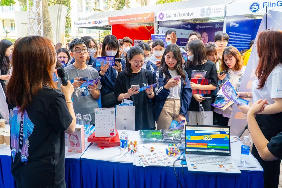 NEU Career Week 2024: Đón đầu cơ hội, dẫn lối thành công
