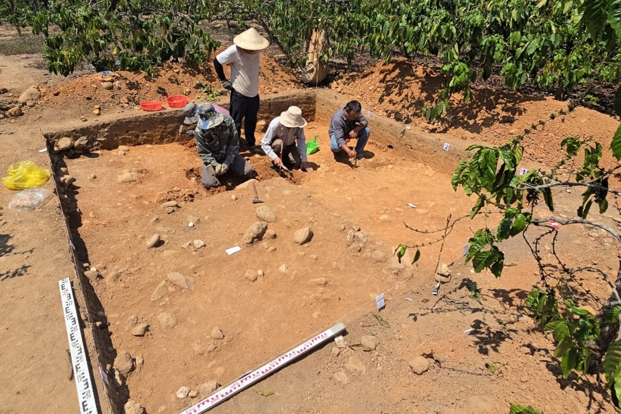 Tìm thấy nhiều hiện vật mang dấu tích người tiền sử tại thung lũng cổ