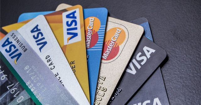 Nợ thẻ tín dụng 8,5 triệu phải trả 8,8 tỷ: Chủ thẻ có thể nợ các loại phí nào?