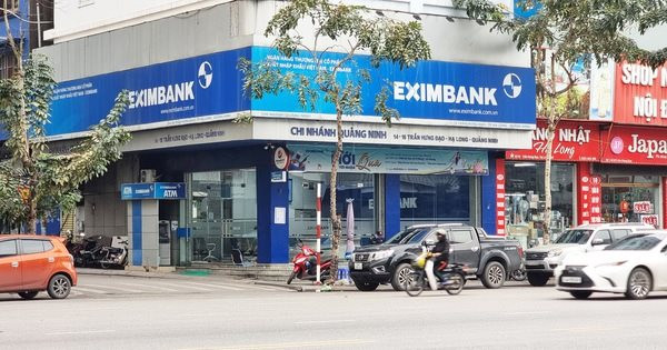 Vụ nợ thẻ tín dụng 8,5 triệu thành 8,8 tỷ: Eximbank gặp khách hàng và luật sư