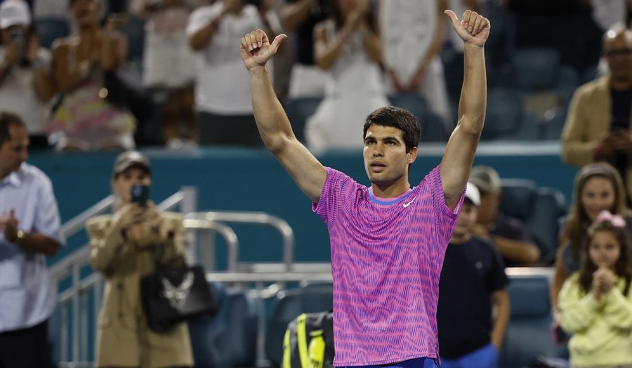 Carlos Alcaraz đoạt vé tứ kết Miami Open 2024