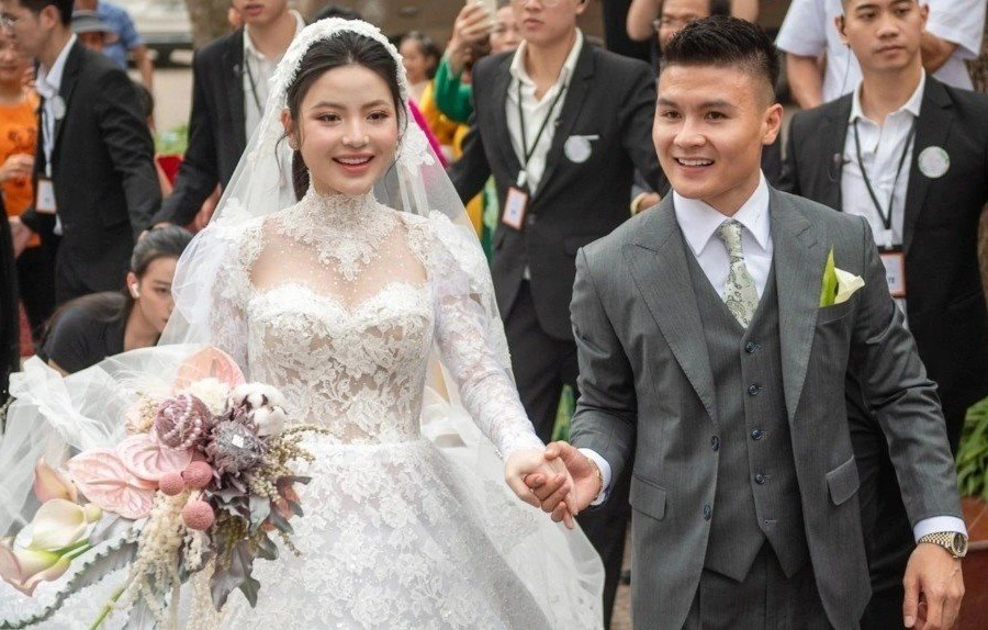 Cô dâu Chu Thanh Huyền xuất hiện xinh đẹp, sánh đôi tình tứ bên Quang Hải