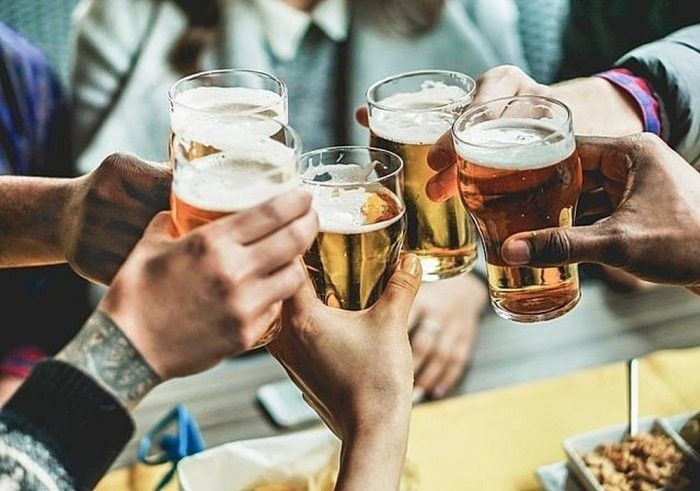 Uống nhiều rượu bia gây ảnh hưởng xấu đến da 